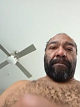 Bearhoney843 online show from December 21, 6:38 pm