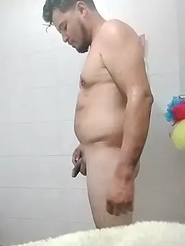 Snapshot of Bartolito001 chatting on December 29, 4:27 am Bartolito001 online show from December 29, 4:27 am