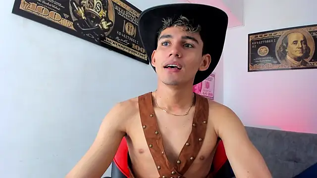 Snapshot of EstebanPerez_ chatting on December 30, 12:20 pm EstebanPerez  online show from December 30, 12:20 pm