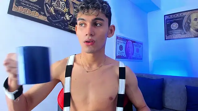 Snapshot of EstebanPerez_ chatting on December 21, 12:16 pm EstebanPerez  online show from December 21, 12:16 pm