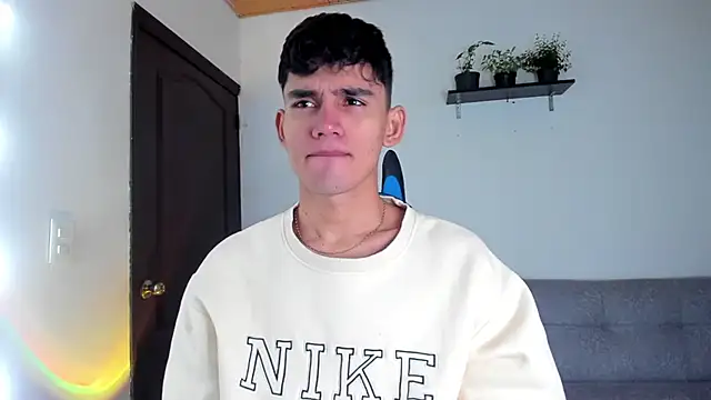 Snapshot of EstebanPerez_ chatting on January 23, 12:52 pm EstebanPerez  online show from January 23, 12:52 pm