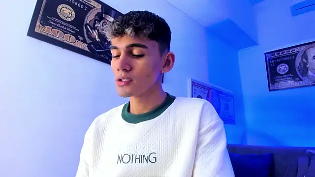 Snapshot of EstebanPerez_ chatting on December 12, 12:33 pm EstebanPerez  online show from December 12, 12:33 pm