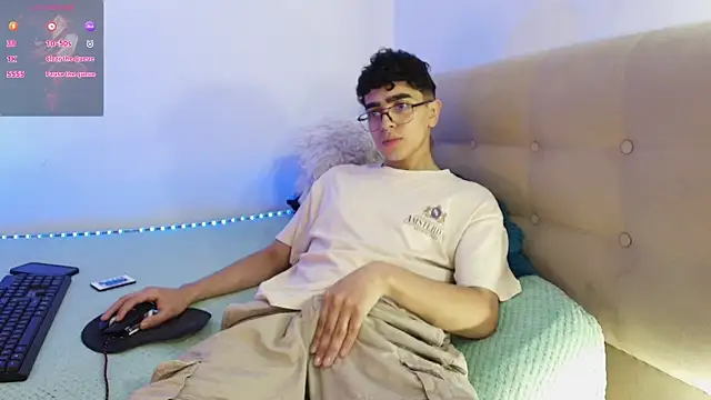  nickconnor01 online show from December 14, 10:06 pm