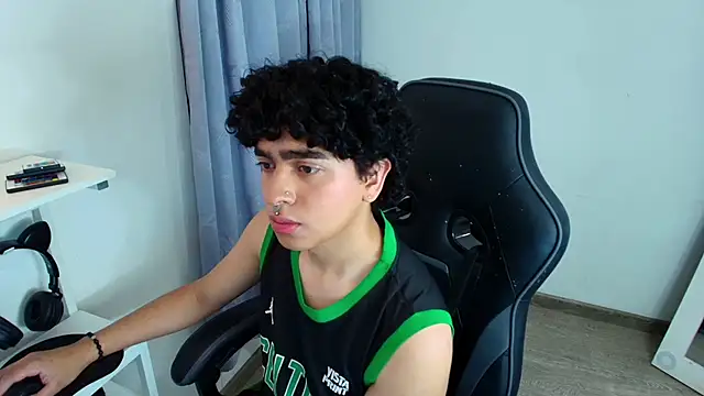  nickconnor01 online show from January 10, 12:38 am