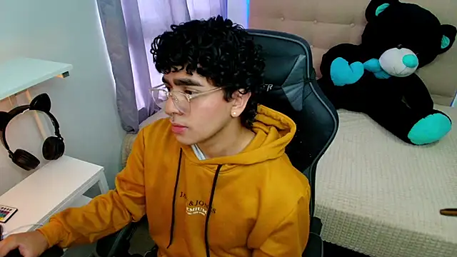  nickconnor01 online show from December 23, 9:08 pm