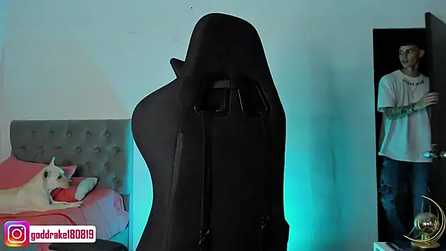 god drake online show from February 7, 6:35 am