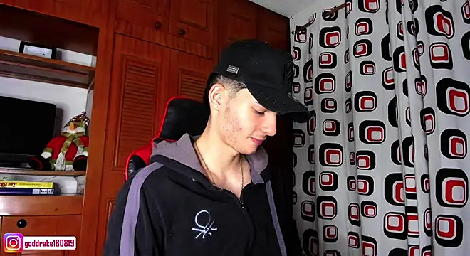 god drake online show from December 14, 10:34 am