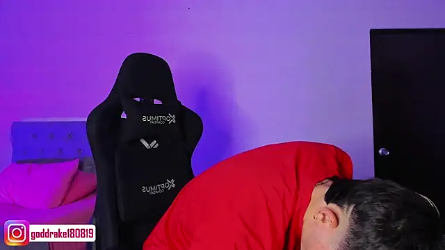 god drake online show from February 4, 4:59 am