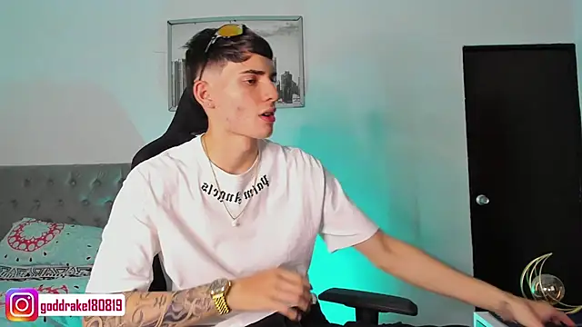 god drake online show from January 31, 5:09 am