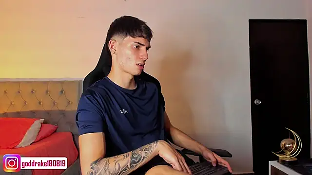 god drake online show from February 5, 4:59 am