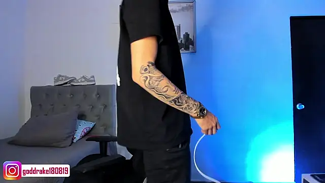 god drake online show from January 25, 2:15 am