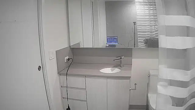 Snapshot of bourne2004 chatting on March 5, 7:50 pm bourne2004 online show from March 5, 7:50 pm