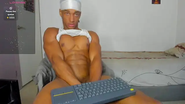 Snapshot of Malkongarcia chatting on October 12, 12:04 am Malkongarcia online show from October 12, 12:04 am