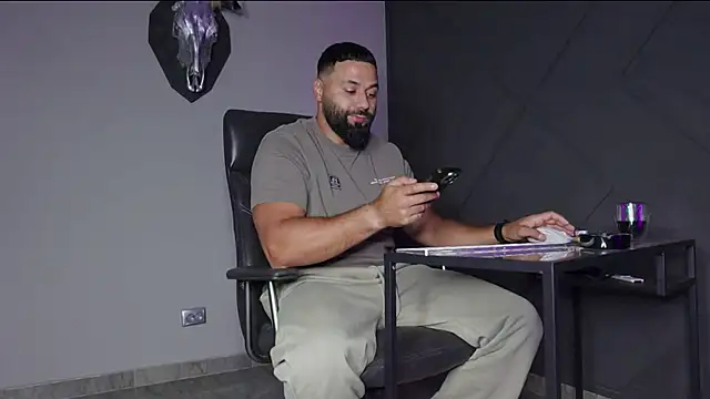 Snapshot of mattmasterss chatting on September 25, 9:13 pm mattmasterss online show from September 25, 9:13 pm