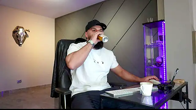 Snapshot of mattmasterss chatting on March 20, 3:58 pm mattmasterss online show from March 20, 3:58 pm