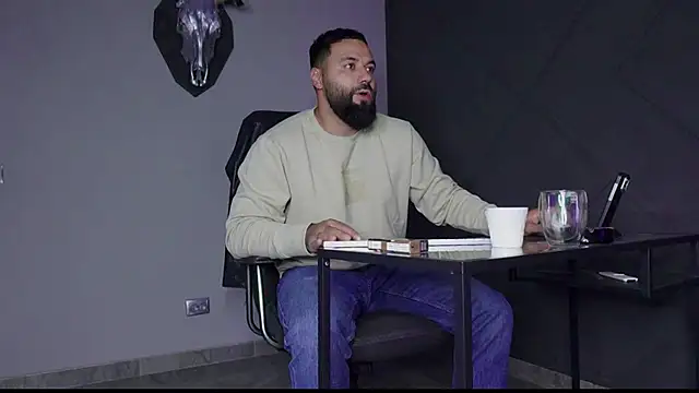 Snapshot of mattmasterss chatting on September 18, 3:41 am mattmasterss online show from September 18, 3:41 am