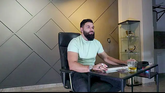 Snapshot of mattmasterss chatting on February 26, 2:37 am mattmasterss online show from February 26, 2:37 am