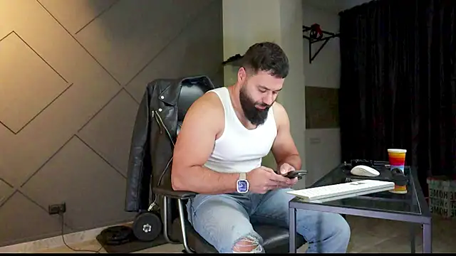 Snapshot of mattmasterss chatting on January 15, 4:47 am mattmasterss online show from January 15, 4:47 am