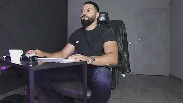 Snapshot of mattmasterss chatting on October 5, 1:20 am mattmasterss online show from October 5, 1:20 am