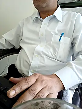 Snapshot of Hot-man39 chatting on February 19, 8:33 am Hot-man39 online show from February 19, 8:33 am