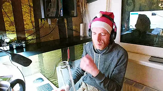 Snapshot of BongChannel chatting on December 21, 5:29 pm BongChannel online show from December 21, 5:29 pm