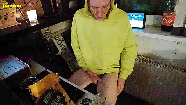 Snapshot of BongChannel chatting on January 3, 8:00 am BongChannel online show from January 3, 8:00 am