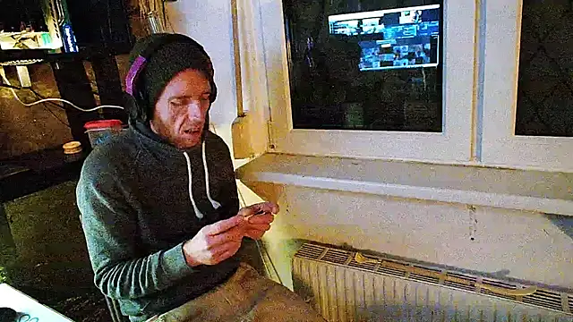 Snapshot of BongChannel chatting on December 11, 11:00 pm BongChannel online show from December 11, 11:00 pm