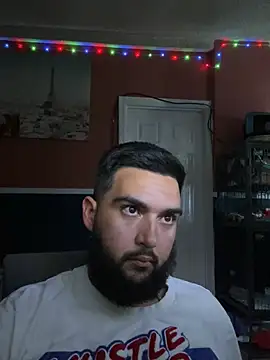 Snapshot of bigdickgio6923 chatting on December 17, 5:51 am bigdickgio6923 online show from December 17, 5:51 am