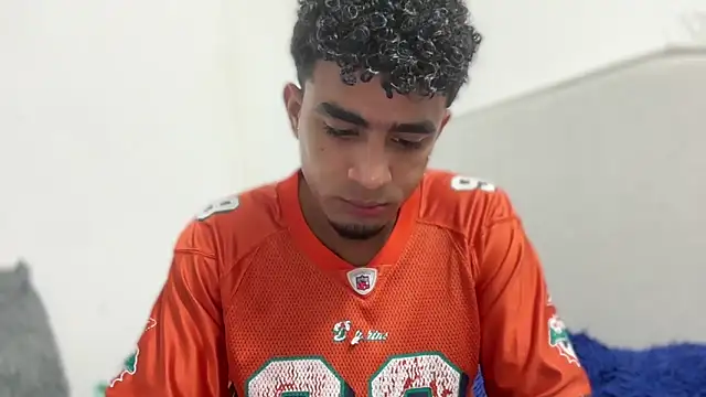 dominic brandd23 online show from September 13, 10:33 pm