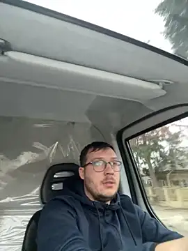 Snapshot of ionut9879 chatting on February 3, 6:13 am ionut9879 online show from February 3, 6:13 am