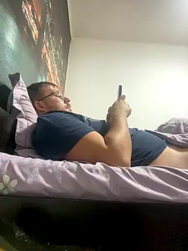 Snapshot of ionut9879 chatting on October 16, 10:23 am ionut9879 online show from October 16, 10:23 am