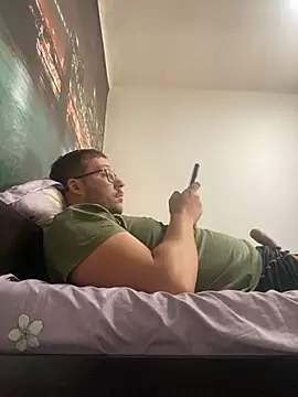 Snapshot of ionut9879 chatting on October 17, 10:30 am ionut9879 online show from October 17, 10:30 am