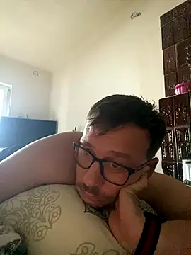 Snapshot of ionut9879 chatting on September 12, 12:16 pm ionut9879 online show from September 12, 12:16 pm