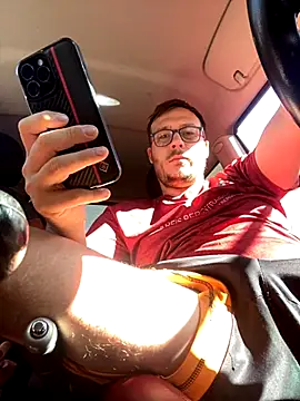 Snapshot of ionut9879 chatting on September 19, 12:05 pm ionut9879 online show from September 19, 12:05 pm