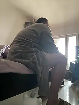 Snapshot of ionut9879 chatting on February 26, 12:14 pm ionut9879 online show from February 26, 12:14 pm