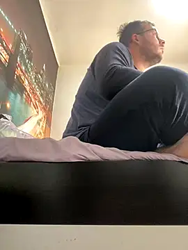 Snapshot of ionut9879 chatting on October 28, 10:18 am ionut9879 online show from October 28, 10:18 am