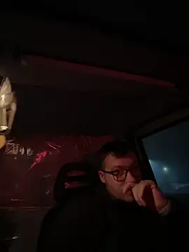 Snapshot of ionut9879 chatting on January 27, 4:41 am ionut9879 online show from January 27, 4:41 am