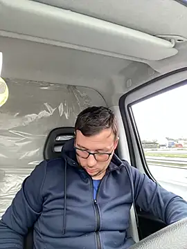 Snapshot of ionut9879 chatting on March 13, 6:26 am ionut9879 online show from March 13, 6:26 am