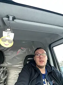 Snapshot of ionut9879 chatting on January 15, 6:33 am ionut9879 online show from January 15, 6:33 am