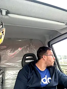 Snapshot of ionut9879 chatting on December 4, 6:22 am ionut9879 online show from December 4, 6:22 am