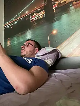 Snapshot of ionut9879 chatting on March 9, 2:54 pm ionut9879 online show from March 9, 2:54 pm