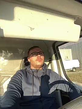 Snapshot of ionut9879 chatting on March 6, 5:35 am ionut9879 online show from March 6, 5:35 am