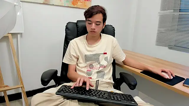 bunny maxi online show from December 17, 12:45 pm