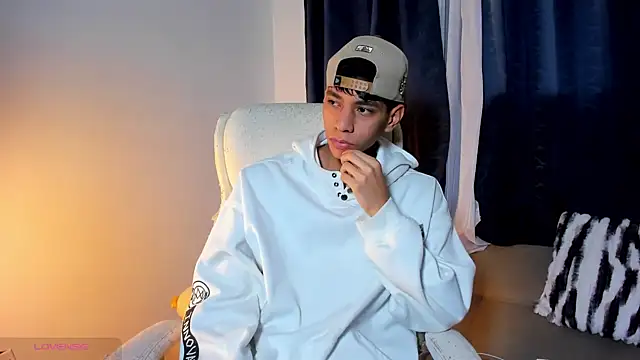 Josep Davies online show from December 6, 11:36 pm