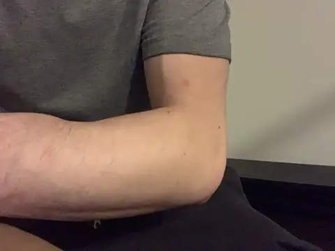 Snapshot of L0cKyseven77 chatting on January 16, 12:55 am L0cKyseven77 online show from January 16, 12:55 am