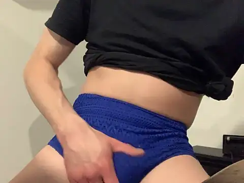 Snapshot of L0cKyseven77 chatting on January 2, 8:06 am L0cKyseven77 online show from January 2, 8:06 am