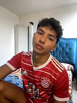 Leonarrrd 01 online show from September 30, 9:40 pm