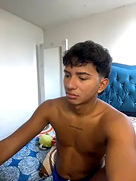 Leonarrrd 01 online show from October 1, 9:41 pm