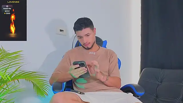 EdwardRoss  online show from October 25, 8:10 pm