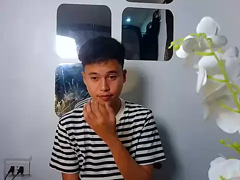 Snapshot of Asiantwink21 chatting on September 24, 5:11 pm Asiantwink21 online show from September 24, 5:11 pm